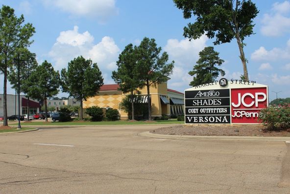 Former Corner Bakery: 108 Market St, Flowood, MS 39232